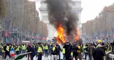 Stire din Actualitate : Macron ar urma să anunțe organizarea unui referendum în Franța