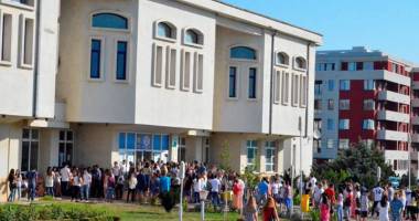 Stire din Cultură-Educație : Emoții maxime și sudoare la admiterea în Universitatea "Ovidius"