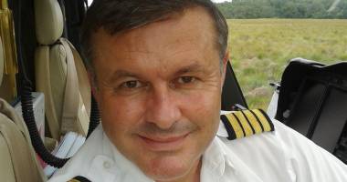 Stire din Eveniment : Constănțeanul care pilotează elicopterul unui președinte african. Regii și reginele Africii au zburat cu el