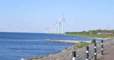 Stire din Economie : Energia vântului la Marea Neagră, potenţial uriaş, neexploatat