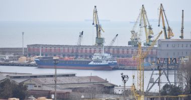 Stire din Economie : Portul Constanţa va obţine investiţii pentru a-şi dezvolta echipamentele
