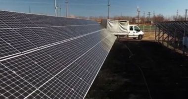 România face tranziţia la energia verde. Numeroase companii vor să investească în parcuri fotovoltaice