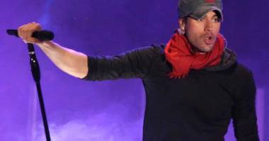 Stire din Actualitate : Scandal în Sri Lanka. Fanele au aruncat cu sutiene în Enrique Iglesias