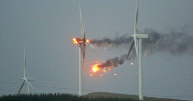 Stire din Economie : Foto/ A explodat o turbină eoliană
