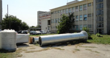 Stire din Politică-Administrație : Turbină eoliană amplasată în curtea spitalului din Hârșova