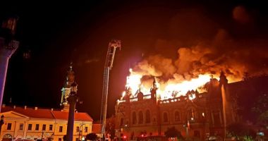 Incendiu devastator la Oradea. A ars Palatul Episcopiei greco-catolice
