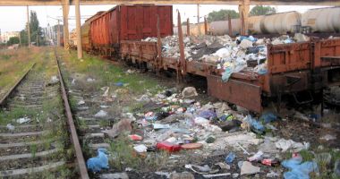 Stire din Economie : Epoca dezastrului: de la dispariția flotei naționale la distrugerea transportului feroviar