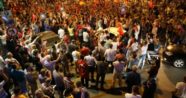 Stire din Actualitate : Coșmarul continuă! Un nou val de epurări în Turcia