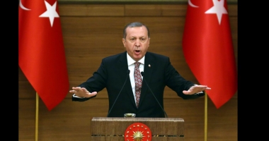Stire din Actualitate : Erdogan amenință să distrugă "cuiburile" combatanților kurzi  în Siria