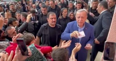 Stire din Actualitate : Președintele Erdogan i-a mituit pe alegători în ziua alegerilor