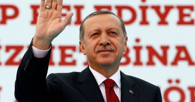 Stire din Actualitate : Erdogan nu se satură de putere. Reales președinte de partid, după trei ani de absență