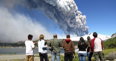 Stire din Actualitate : Mii de oameni, evacuați în Chile și Argentina, amenințați de erupția vulcanului Copahue