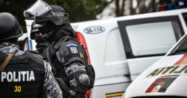 Stire din Eveniment : Escroc din Constanța prins în flagrant de polițiști, în timp ce lua bani de la o victimă