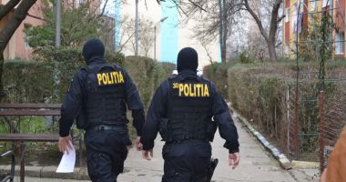 Stire din Eveniment : Escroc prins în flagrant de polițiști. Încerca  să obțină  2.000 de euro