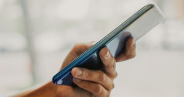 Stire din Social : Tot mai multe cazuri de escrocherie prin „metoda COVID”. Falși medici cer sume uriașe pentru tratamentul unor rude internate