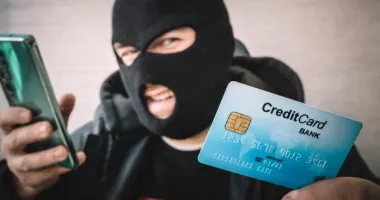Stire din Eveniment : Frauda digitală care a golit conturile unei firme. Cum au păcălit-o escrocii pe proprietară