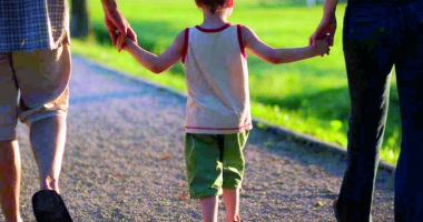 Stire din Social : "Este nevoie de mai multe familii care să adopte copii!"