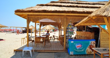 Restaurantul Estival și-a deschis beach bar. Clienții pot mânca pe plajă - 2