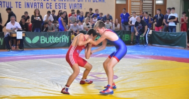 Stire din Sport : Etapa zonală a Naționalelor Școlare de lupte, în week-end, la LPS