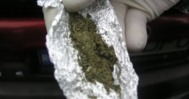 Stire din Eveniment : DOSARE PENALE pentru deținere de DROGURI în statiuni