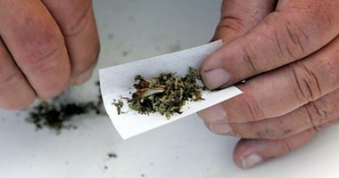 Stire din Eveniment : Dealer de etnobotanice, prins pe stradă