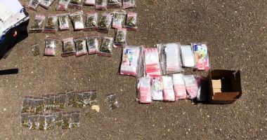 Stire din Eveniment : Dealer de etnobotanice, prins în flagrant de procurorii DIICOT, în Constanța