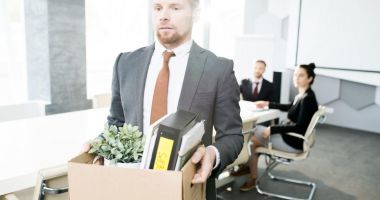 Schimbări importante pe piața muncii. S-ar putea scădea salariile în mediul privat