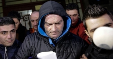 Stire din Eveniment : Noi percheziții în dosarul pedofilului. Eugen Stan, dus în boxa apartamentului unde a locuit cu fosta soție și fiica sa
