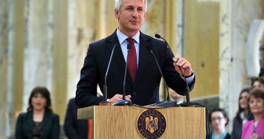 Stire din Economie : Eugen Teodorovici are în vedere plafonarea prețurilor carburanților de anul viitor