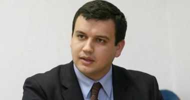 Stire din Politică-Administrație : Eugen Tomac: Liviu Dragnea nu mai poate rămâne în fruntea Camerei Deputaților