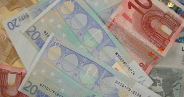 Stire din Economie : Curs BNR: 4,5638 lei/euro
