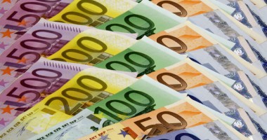 Stire din Economie : Euro își continuă deprecierea