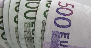 Stire din Actualitate : Un ajutor european pentru Cipru  ar favoriza banii murdari din Rusia