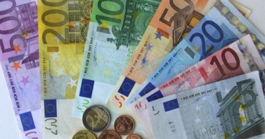 Stire din Economie : Euro sare de 4,4 lei