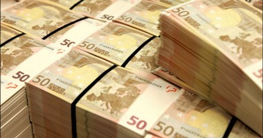 Stire din Economie : Cursul a coborât sub 4,43 lei/euro!