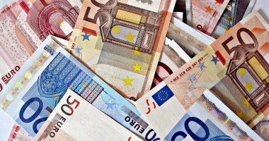Stire din Economie : Euro se apreciază ușor