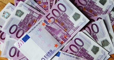 Zeci de mii de euro au dispărut din conturile unor clienți