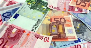 Euro câștigă 0,11% în confruntarea cu leul