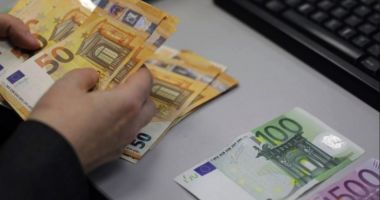 O mireasă a pierdut tot darul din nuntă într-o parcare