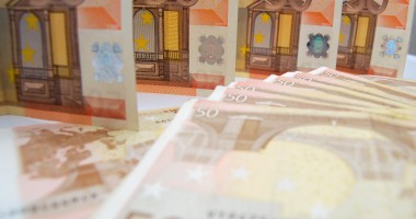 Stire din Economie : Euro rămâne la 4,44 lei