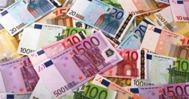Stire din Economie : Euro bate spre 4,5 lei