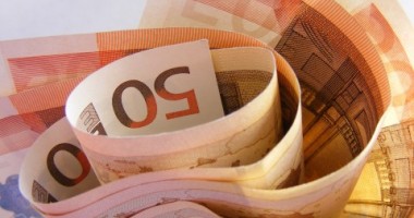 Stire din Economie : 4,4890 lei, un euro pe piața interbancară