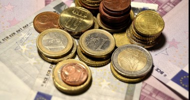 Stire din Economie : Euro rămâne la 4,42 lei