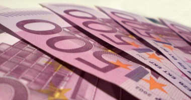 Stire din Economie : Euro coboară sub 4,4 lei