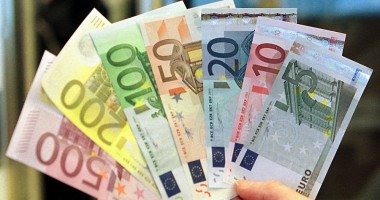 Stire din Eveniment : Leul se face mic în fața euro!