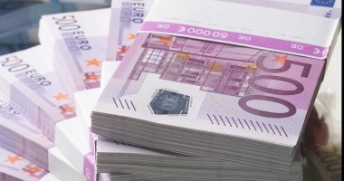 Stire din Economie : Euro pierde și astăzi din teren