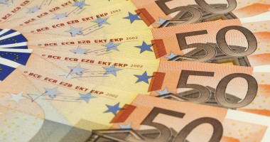 Stire din Economie : Euro începe bine săptămâna