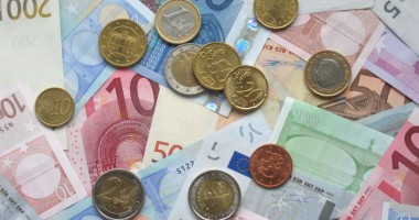 Stire din Economie : Euro rămâne și astăzi la 4,57 lei