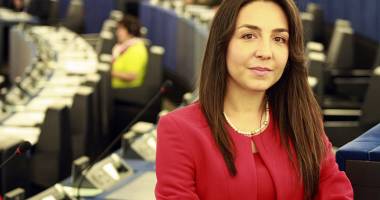 Eurodeputata Claudia Țapardel condamnă public europarlamentarii care îi atacă pe romani