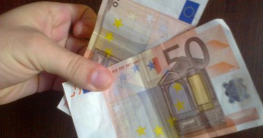 Stire din Economie : Euro a coborât sub pragul de 4,5 lei